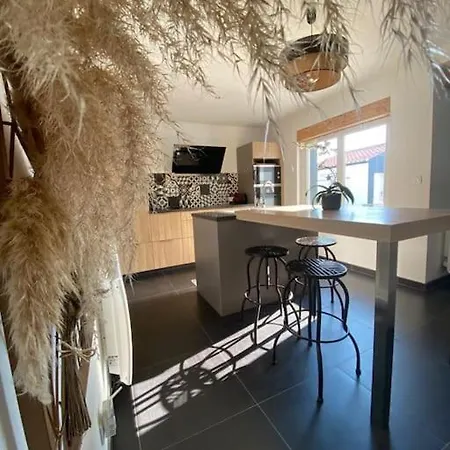 Avec Jacuzzi Proche De La Et Du Centre *