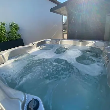 Avec Jacuzzi Proche De La Et Du Centre * Barbâtre