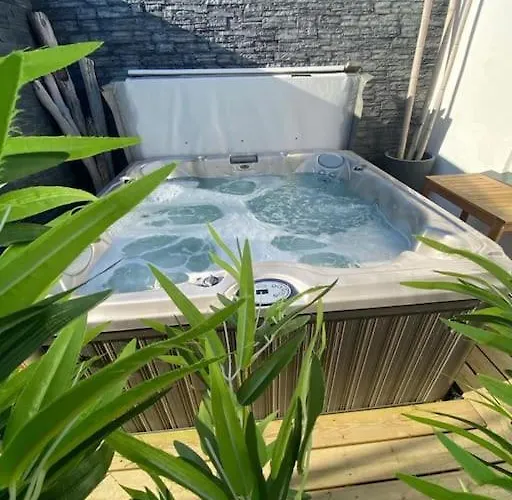 Avec Jacuzzi Proche De La Et Du Centre Villa Barbâtre
