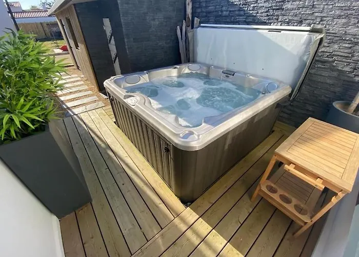 Avec Jacuzzi Proche De La Et Du Centre Villa